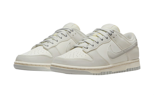 Nike Dunk Low Light Bone (WMNS)